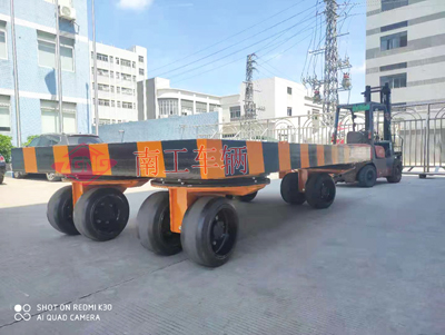 20噸重型平板拖車(chē)帶4個(gè)轉(zhuǎn)盤(pán)3I.jpg