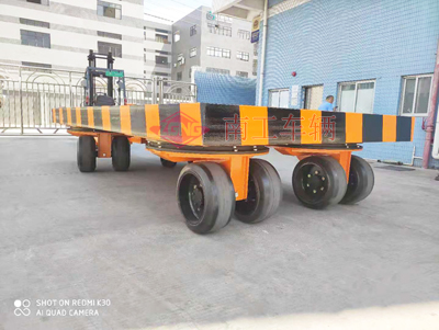 20噸重型平板拖車(chē)帶4個(gè)轉(zhuǎn)盤(pán)5I.jpg