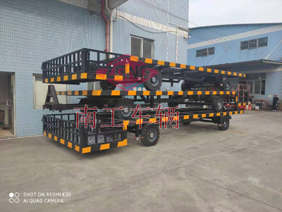 8噸無動力牽引骨架平板拖車帶護(hù)欄4I.jpg