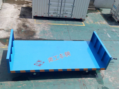 20噸前后護(hù)欄重型平板拖車(chē)3I.jpg