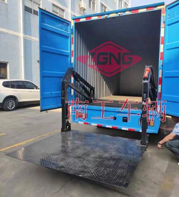 1.5噸內(nèi)置汽車(chē)尾板5I.jpg
