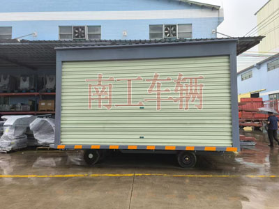 10噸箱式平板拖車(chē)兩側(cè)帶卷簾門(mén)3I.jpg