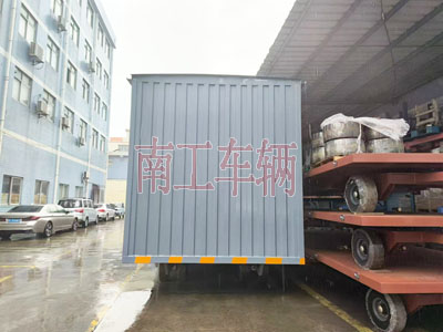10噸箱式平板拖車(chē)兩側(cè)帶卷簾門(mén)4I.jpg