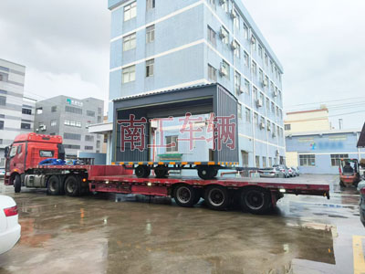 10噸箱式平板拖車(chē)兩側(cè)帶卷簾門(mén)5I.jpg