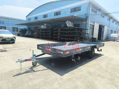 ATV拖車(chē)0.8噸輕型鐵板實(shí)心護(hù)欄全掛車(chē)3I.jpg